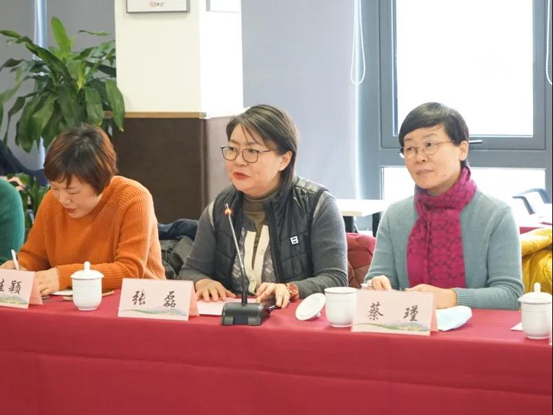 随后,来自陆家嘴街道,洋泾街道,新场镇,南码头街道社区学校的四位校长